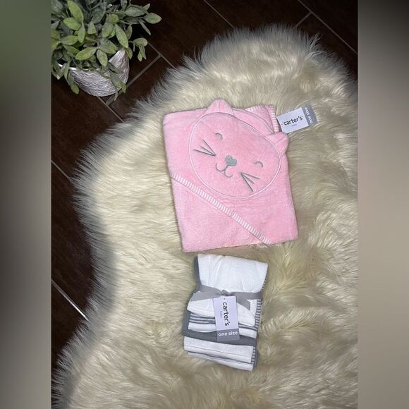 Carter’s infant hooded bathtowel bundle - Picture 1 of 1